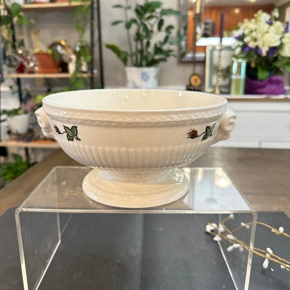 Wedgwood Edme Pedestal Bowl White Vintage Moss Rose Pattern Ram Handles
